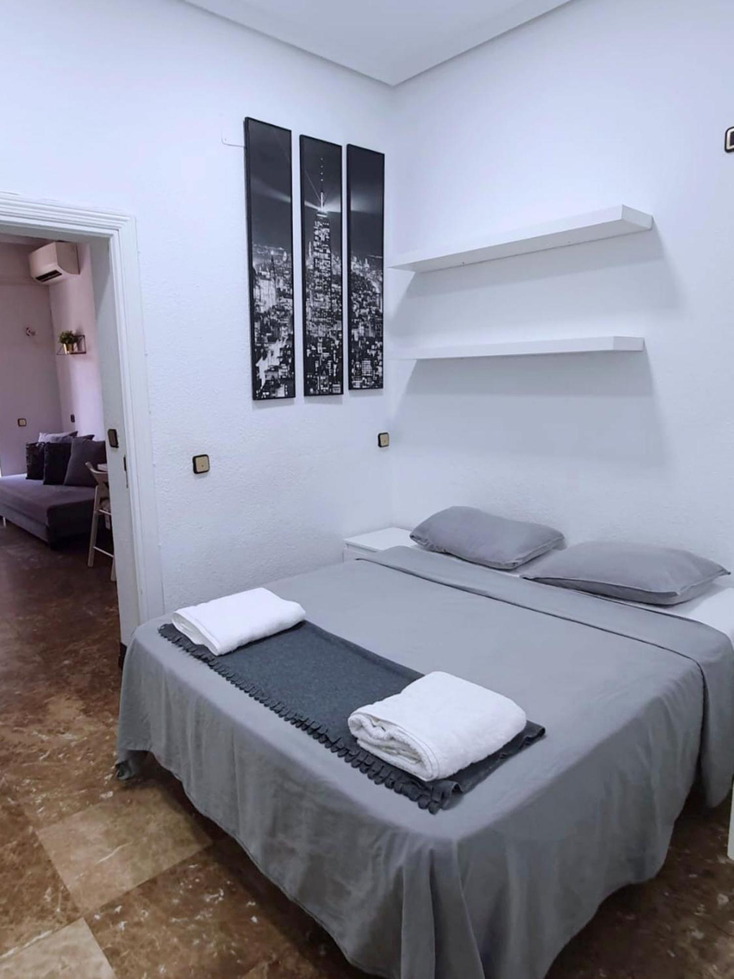 Apartamentos Econostay Fuencarral マドリード エクステリア 写真